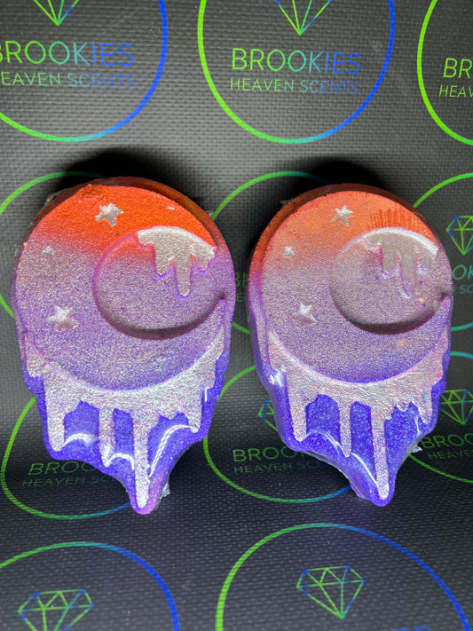 Dripping Moon Bath Bomb